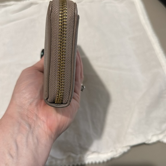 Vince Camuto leather taupe wallet - Picture 10 of 13